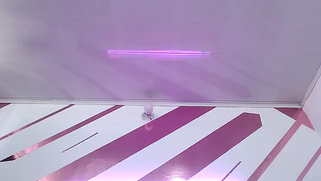 Kitten Hot  online show from 02.28.26