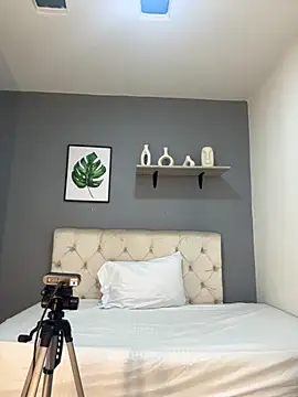 Snapshot of Soe_Lara chatting on 11.18.25 Soe Lara online show from 11.18.25