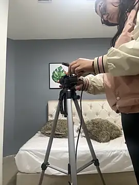 Snapshot of Soe_Lara chatting on 11.29.25 Soe Lara online show from 11.29.25