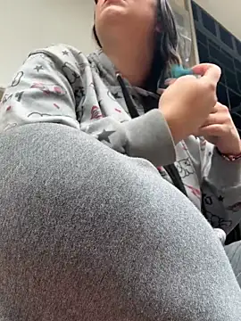 Soe Lara online show from 12.18.25