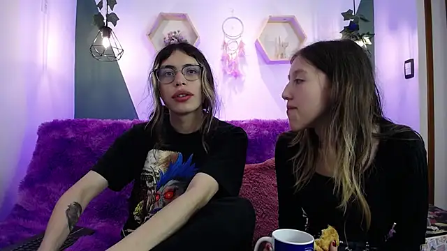 Snapshot of BRIAR_AND_BLAIR chatting on 12.02.24 BRIAR AND BLAIR online show from 12.02.24