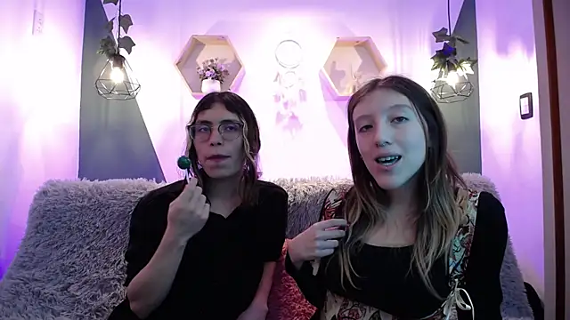 Snapshot of BRIAR_AND_BLAIR chatting on 12.03.24 BRIAR AND BLAIR online show from 12.03.24