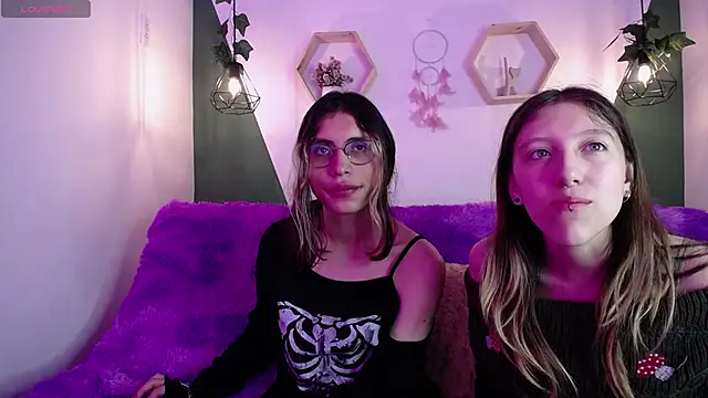 Snapshot of BRIAR_AND_BLAIR chatting on 12.26.24 BRIAR AND BLAIR online show from 12.26.24