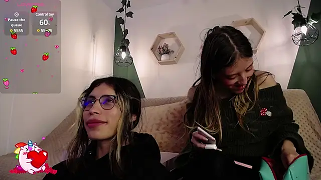 Snapshot of BRIAR_AND_BLAIR chatting on 01.04.25 BRIAR AND BLAIR online show from 01.04.25