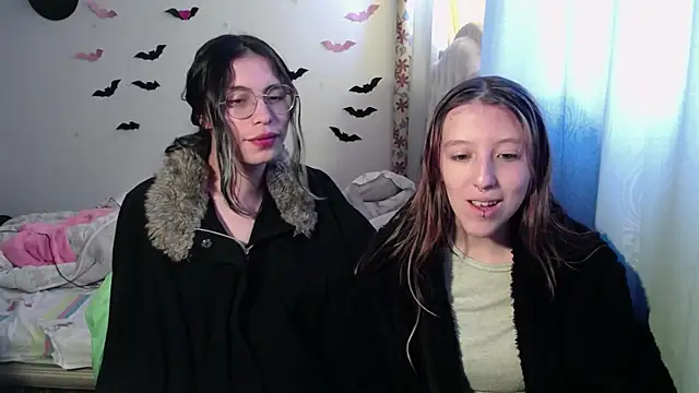 Snapshot of BRIAR_AND_BLAIR chatting on 09.25.25 BRIAR AND BLAIR online show from 09.25.25