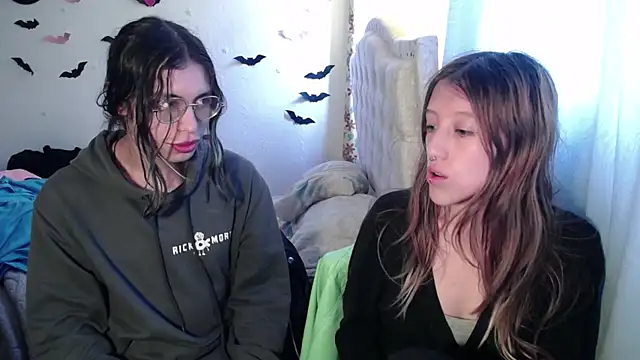 Snapshot of BRIAR_AND_BLAIR chatting on 10.16.25 BRIAR AND BLAIR online show from 10.16.25