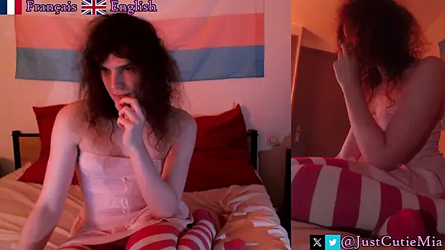 Snapshot of JustCutieMia chatting on 11.25.25 JustCutieMia online show from 11.25.25