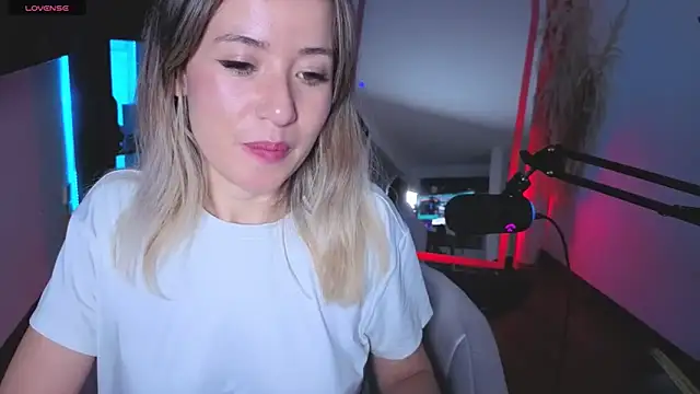 Snapshot of sexfire_lalita chatting on 12.04.25 sexfire lalita online show from 12.04.25