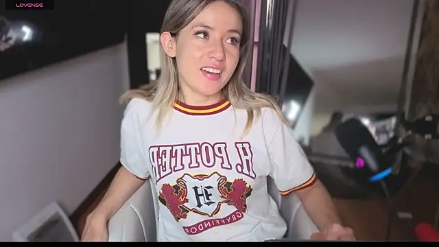 Snapshot of sexfire_lalita chatting on 12.17.25 sexfire lalita online show from 12.17.25