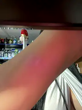 Snapshot of Hot_beauty__ chatting on 12.17.25 Hot beauty online show from 12.17.25