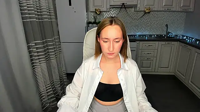 Snapshot of MelodyOfLovee chatting on 12.25.24 MelodyOfLovee online show from 12.25.24