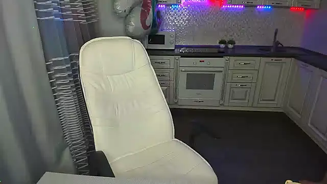 Snapshot of MelodyOfLovee chatting on 02.05.25 MelodyOfLovee online show from 02.05.25