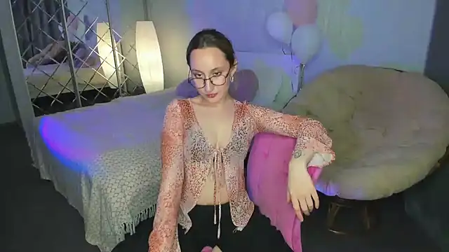 Snapshot of MelodyOfLovee chatting on 02.15.25 MelodyOfLovee online show from 02.15.25