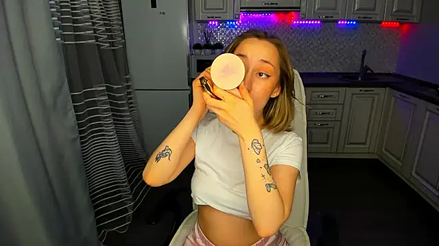 Snapshot of MelodyOfLovee chatting on 03.12.25 MelodyOfLovee online show from 03.12.25