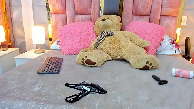 Snapshot of valentinasu1 chatting on 03.11.25 valentinasu1 online show from 03.11.25