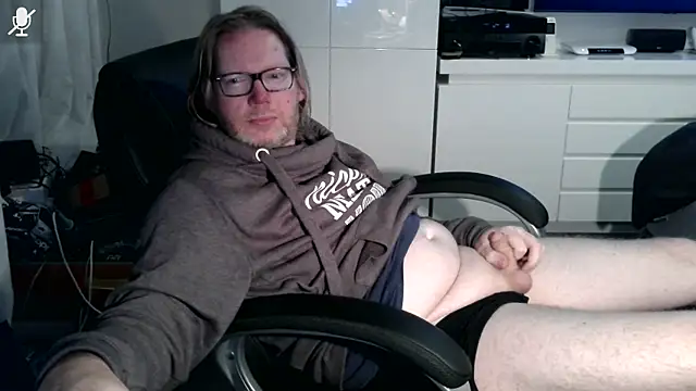 Snapshot of VSteph chatting on 10.29.25 VSteph online show from 10.29.25