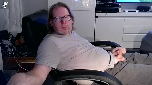 Snapshot of VSteph chatting on 11.08.25 VSteph online show from 11.08.25