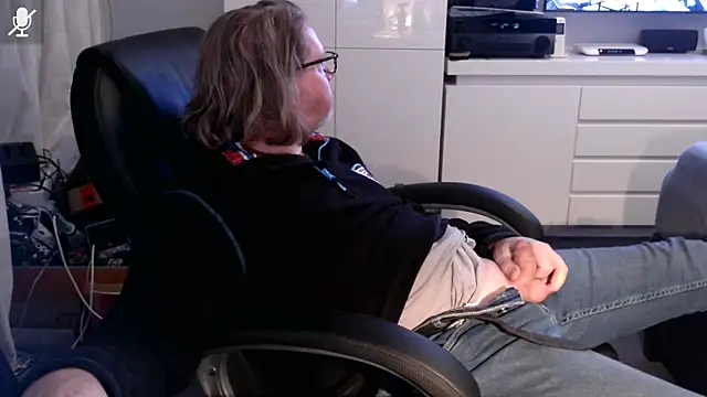 Snapshot of VSteph chatting on 11.13.25 VSteph online show from 11.13.25