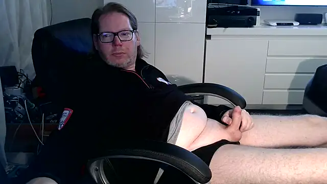 Snapshot of VSteph chatting on 11.18.25 VSteph online show from 11.18.25