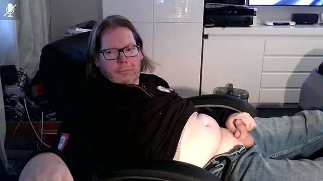 Snapshot of VSteph chatting on 11.22.25 VSteph online show from 11.22.25