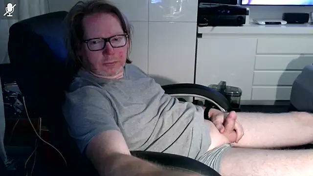 Snapshot of VSteph chatting on 11.25.25 VSteph online show from 11.25.25