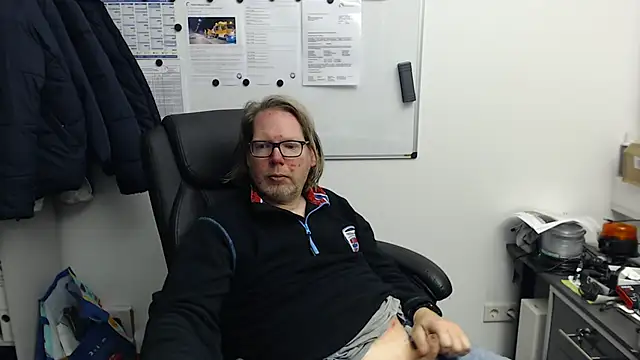 Snapshot of VSteph chatting on 11.26.25 VSteph online show from 11.26.25