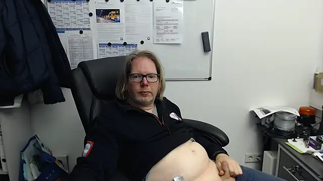 Snapshot of VSteph chatting on 12.05.25 VSteph online show from 12.05.25