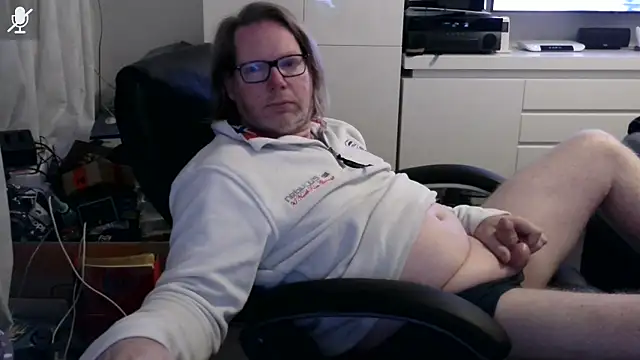 Snapshot of VSteph chatting on 12.16.25 VSteph online show from 12.16.25