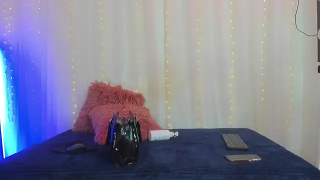 Snapshot of Itsme_Daniela chatting on 12.14.24 Itsme Daniela online show from 12.14.24