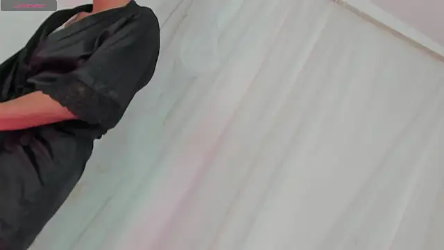 Snapshot of Itsme_Daniela chatting on 11.17.25 Itsme Daniela online show from 11.17.25