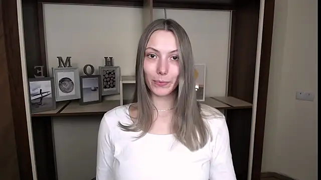 VanessaMay  online show from 03.04.26