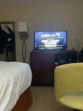 Snapshot of MaskOn_DOut chatting on 01.25.25 MaskOn DOut online show from 01.25.25