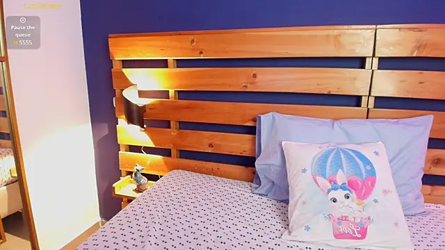 Snapshot of stefania_lerner chatting on 12.24.24 stefania lerner online show from 12.24.24