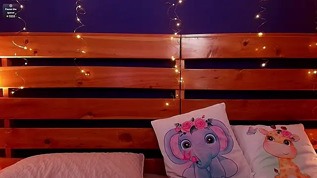 Snapshot of stefania_lerner chatting on 03.08.25 stefania lerner online show from 03.08.25