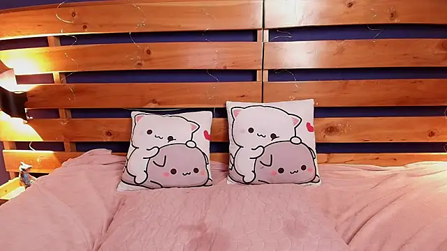 Snapshot of stefania_lerner chatting on 03.18.25 stefania lerner online show from 03.18.25