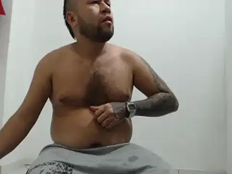 Snapshot of very2_sexy chatting on 12.10.24 very2 sexy online show from 12.10.24