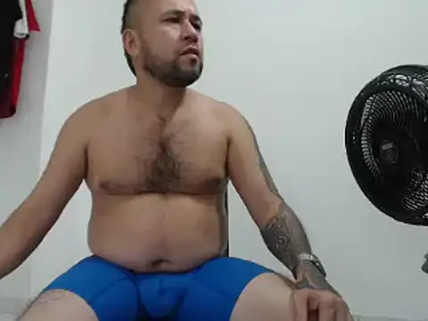 Snapshot of very2_sexy chatting on 12.10.24 very2 sexy online show from 12.10.24