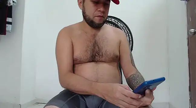 Snapshot of very2_sexy chatting on 02.04.25 very2 sexy online show from 02.04.25