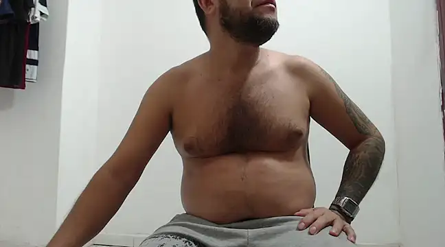 Snapshot of very2_sexy chatting on 02.08.25 very2 sexy online show from 02.08.25