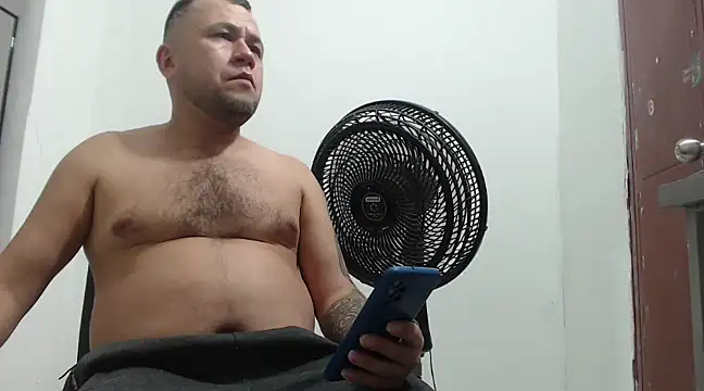 Snapshot of very2_sexy chatting on 03.16.25 very2 sexy online show from 03.16.25