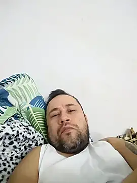 Snapshot of very2_sexy chatting on 10.23.25 very2 sexy online show from 10.23.25