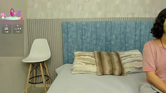 pretty sunlight  online show from 03.13.25