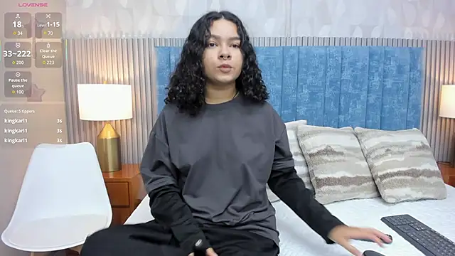 Snapshot of pretty_sunlight_ chatting on 01.18.26 pretty sunlight online show from 01.18.26