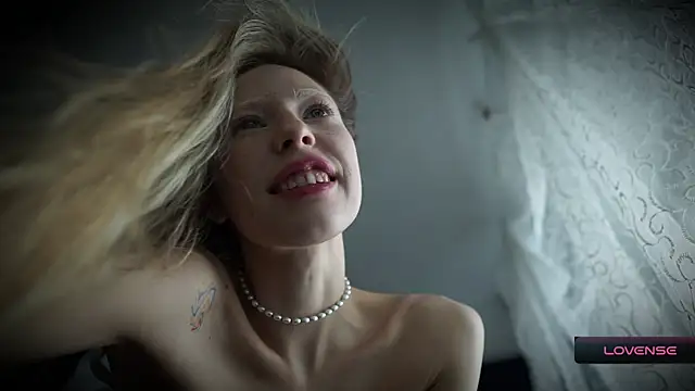  Phantom thread  online show from 12.02.25