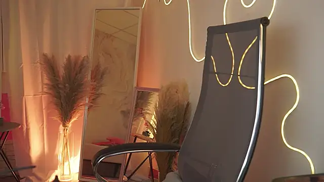 EllieCutes online show from 10.31.25