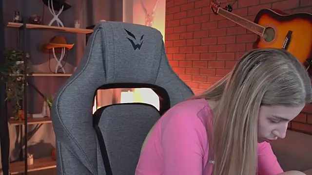 EllieCutes online show from 04.11.26