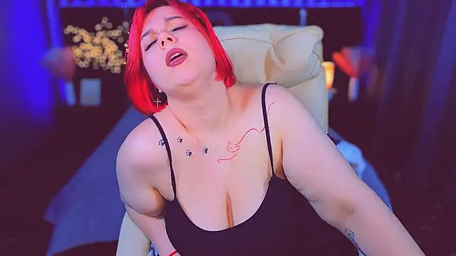 Snapshot of BettyDark chatting on 02.01.26 BettyDark online show from 02.01.26