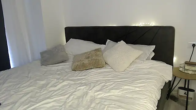 ElizabethAC online show from 12.16.24