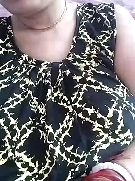 Snapshot of miss-Riy chatting on 02.13.25 miss-Riy online show from 02.13.25