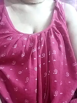 Snapshot of miss-Riy chatting on 02.16.25 miss-Riy online show from 02.16.25